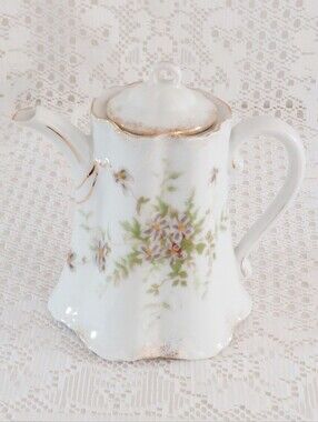 Haviland Limoges Teapot Schleiger 146 Apple Blossom Scalloped 5-Inch Pot
